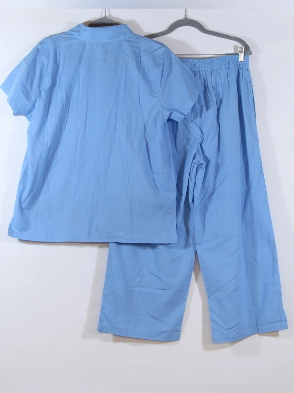 Metropolitan Women's Blue Chambray 2-piece Short Sleeve Shirt and Capri Set NWOT